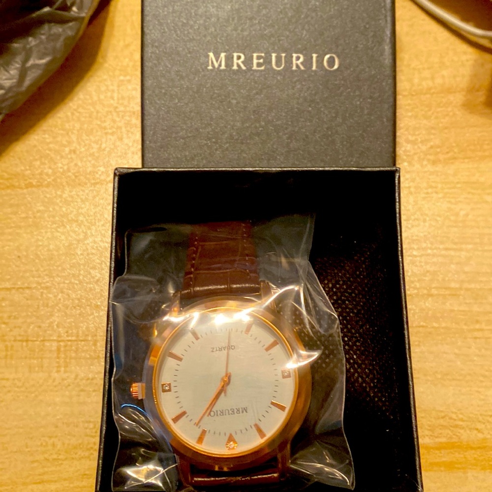 Mreuroo watch, never put of the box